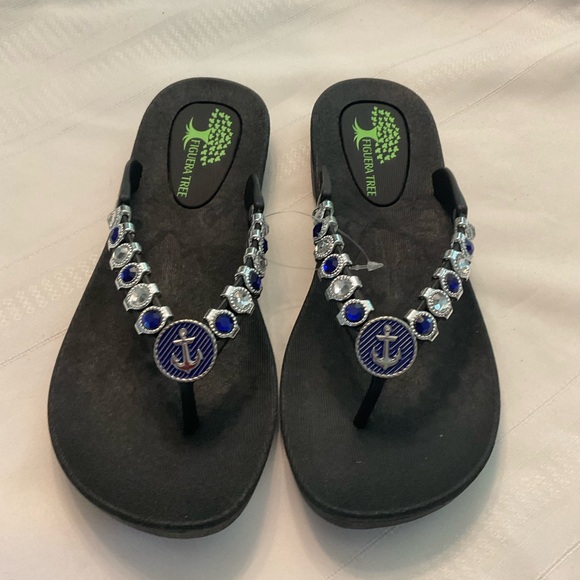 New Figuera Tree Flip Flops. Size 8 - Picture 6 of 7